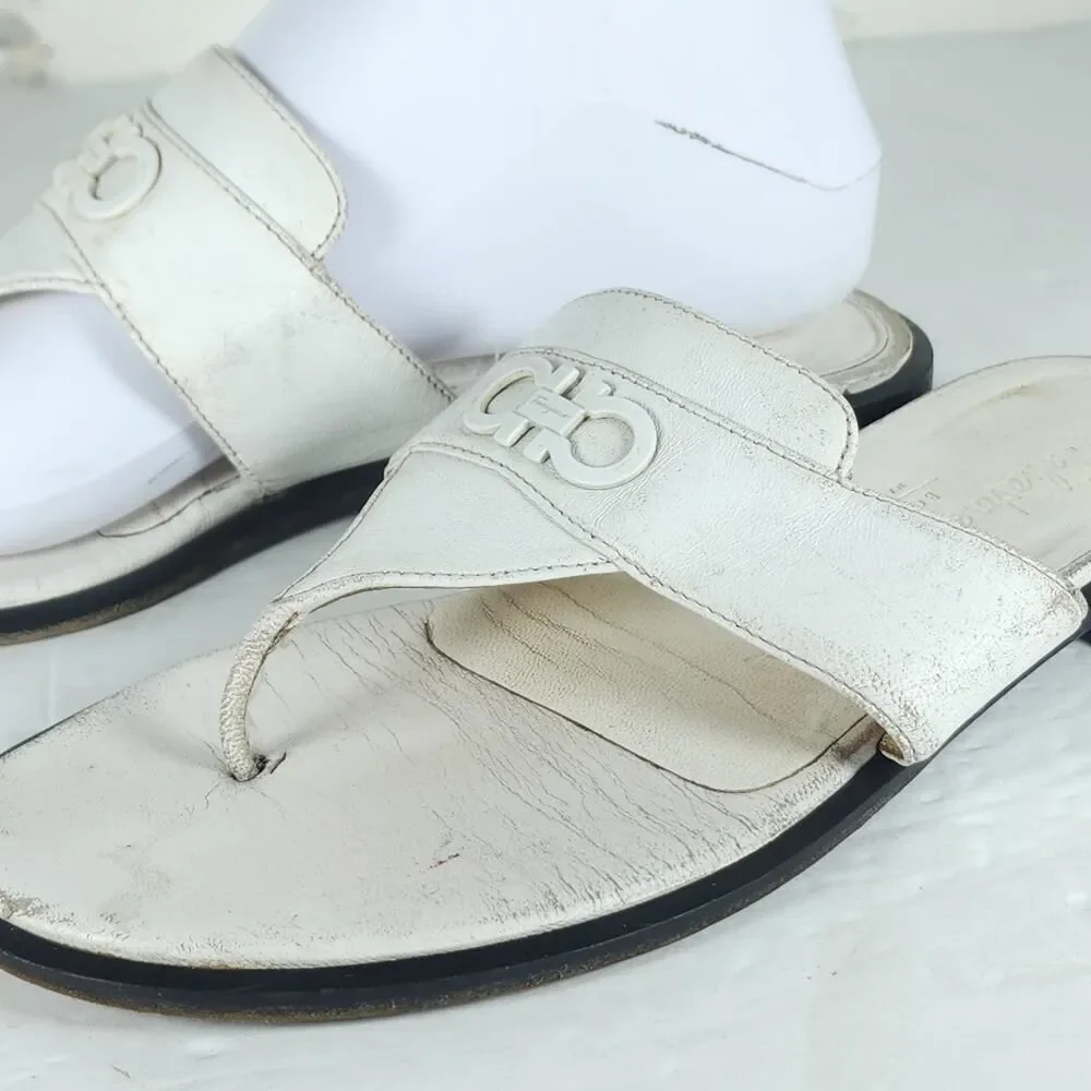 Salvatore Ferragamo Women's US 6,5C White Leather Thong Slip On Flat Sandals